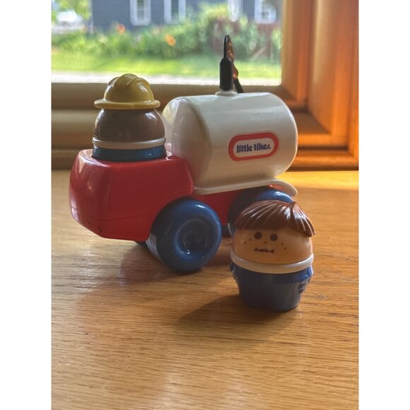 Vintage Little Tikes Tykes Gas Tanker Truck with figures - Picture 1 of 5